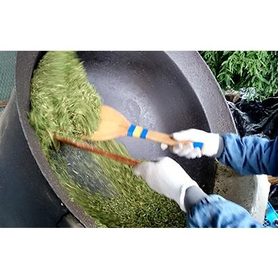 ふるさと納税 南国市 【産地直送手作り】高知県産きしまめ茶セット〜昔ながらの鉄釜を使い職人が手炒りしてます〜【お茶セット】 |  | 03