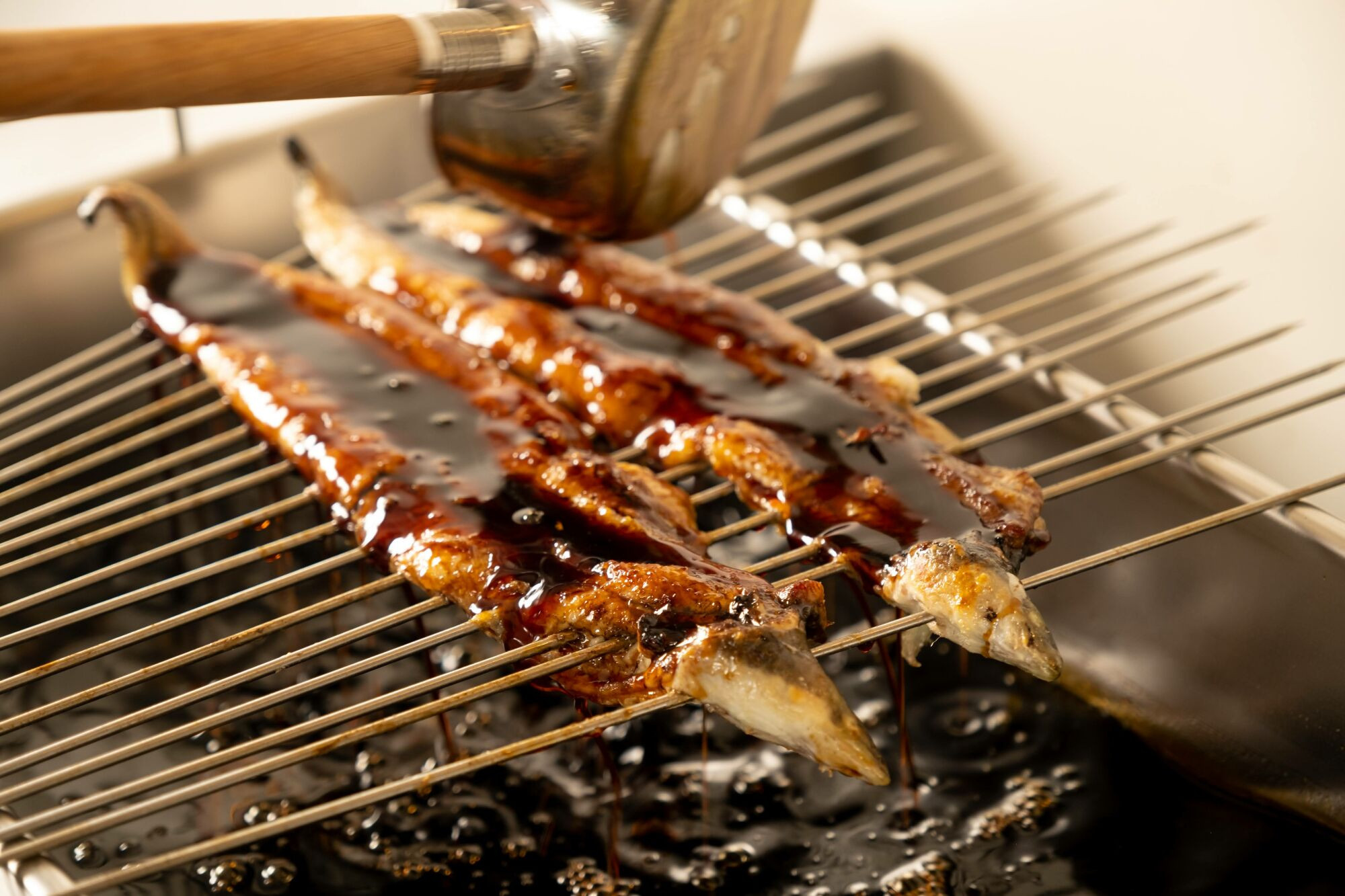 
            国産鰻の蒲焼き三尾（180g×3）【鰻屋川べぇ】
          