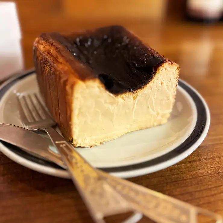 オサルナの幸せを感じてほしい絶品バスクチーズケーキ ケーキ スイーツ
