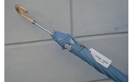 雪華模様の刺繍入り日傘（晴雨兼用・サイズ50ｃｍ・UV加工・麻50％綿50％）カラー：水色 | 日傘 50センチ 晴雨兼用  UV加工 レディース 雪の結晶 ブルー 水色 おしゃれ かわいい スタイリ