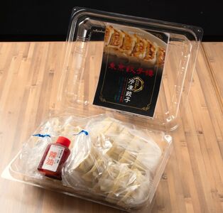 東京餃子楼 冷凍しそ餃子 16個 [にら・ニンニクなし] 自家製ラー油付き【餃子 ギョーザ 肉餃子 惣菜 おかず おつまみ 人気 ご自宅用 お取り寄せ グルメ 冷凍 ギフト プレゼント 贈り物】_00