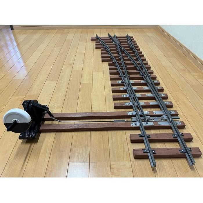 
            ミニ鉄道パーツ 合成枕木製4番片開き分岐器(左) 1セット
          