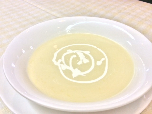 【とうもろこしのスープ】
とうもろこしをそのまま食べているような味です。