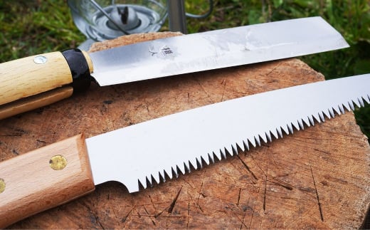 [KAKURI] ナタとノコ サヤ（鞘）付 鉈 のこぎり 薪割り キャンプ用品 アウトドア用品 【019S028】