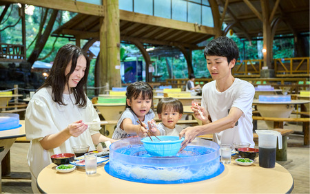 【いぶすき唐船峡】そうめん流しお食事家族チケット4枚組(指宿市営唐船峡そうめん流し/026-1031) 食事券 そうめん 夏 旅行 旅 ランチ いぶすき 鹿児島 子ども連れ