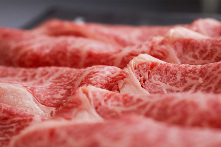 【30営業日以内配送】幸生牛 肩ロース すき焼き用 500g 肉 すきやき しゃぶしゃぶ 牛肉 希少 山形 《幸せを運ぶ牛》　020-D-YL054