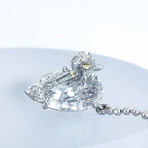 Deliciae PT900 ラペルピン アヒル 天然ダイヤモンド【0.950ct】PT900 ZBR-26