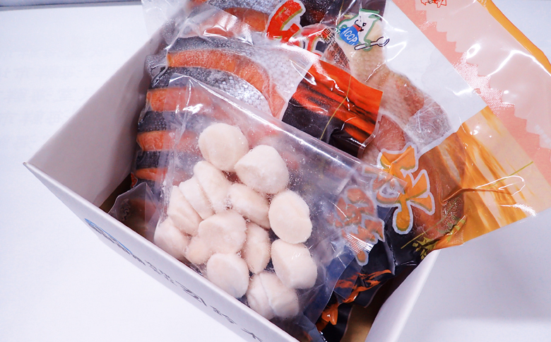 紅鮭・沖獲れ鮭・秋鮭切身各5切、天然ほたて貝柱200g A-11084