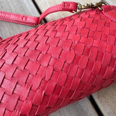 ふるさと納税 牧之原市 しっとり柔らかな高級天然馬革お財布機能 ミニショルダーポシェット(カードホルダー&小銭収納付)レッド |  | 02