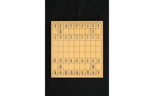 08-21-005　将棋駒と将棋盤のセット(御蔵島本黄楊材・彫り駒、1寸盤)