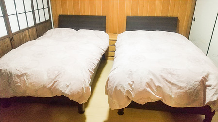 【熊本県小国町】一棟貸しゲストハウス「Kamida179」宿泊券（最大1泊・5名まで利用可） 熊本 阿蘇 小国町 杖立温泉 わいた温泉 山川温泉 湯けむり 温泉 蒸し湯 旅行 観光 宿泊 飲食 お買い