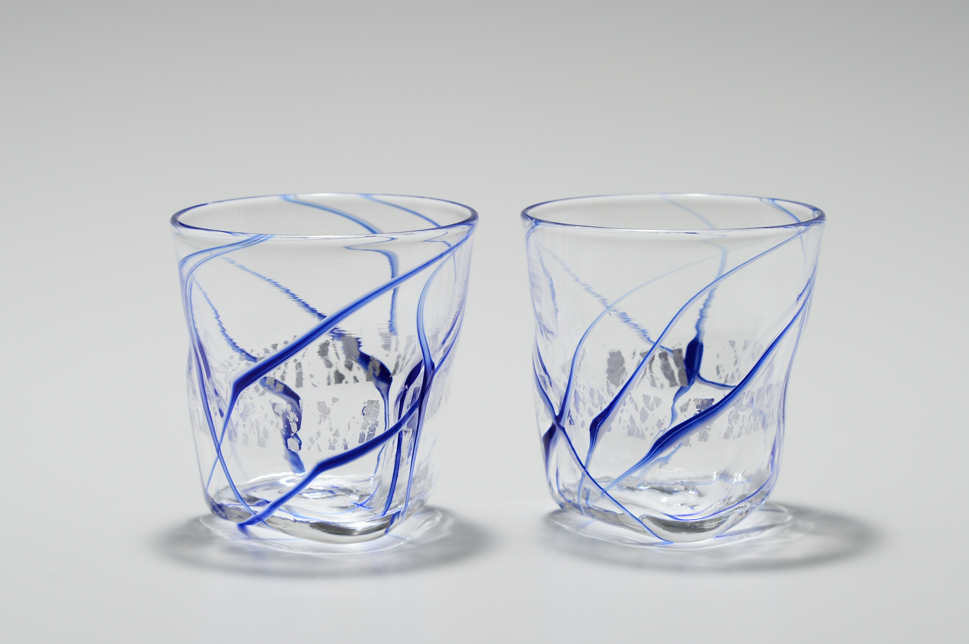 
                  ペア三角グラス(銀箔×青・白)　川原有造作 | 兵庫県 上郡町 ガラス 硝子
                