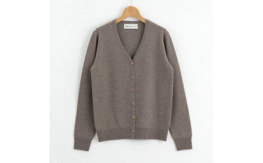 Vネックカーディガン 度詰 (コルク )男性用サイズ:L(44)≪白田のカシミヤ/SHIRATA KNITWORKS≫