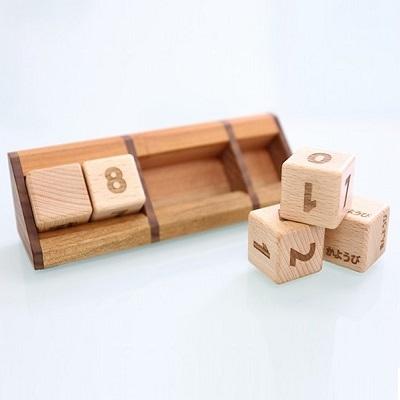 ふるさと納税 赤磐市 bolly木工房 木 の サイコロ型 万年カレンダー (ビーチ/ひらがな)[NO5765-0432] |  | 01