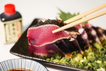 【初鰹先行予約】鮮度抜群！！生カツオの藁焼き（わらやき）タタキセット　約３〜４人前