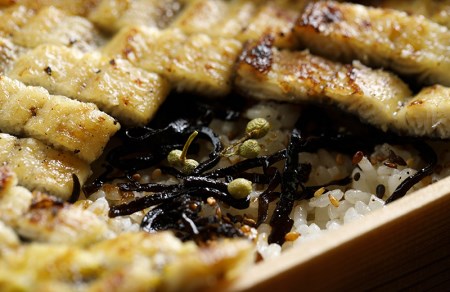 【うなぎ】源平まぶし（二人折）　蒲焼と白焼のひつまぶしの合わせ盛り