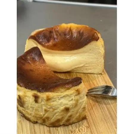 バニラがプチプチ芳醇に香る　米粉使用　濃厚ねっとりバスクチーズケーキ【配送不可地域：離島】【1712607】