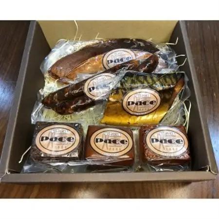 化粧箱入 人気燻製詰め合わせセット smokeギフト(スモークチーズ 塩鮭 塩さば ウインナー)_卵・乳製品 チーズ    惣菜・加工品 燻製（スモーク）  _【配送不可地域：離島】【1599687】