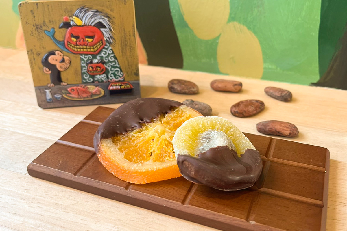 チョコレート専門店「サルくんの旅缶2缶セット」(絵本作家・谷口智則さんデザイン)｜スイーツ デザート 菓子 お菓子 洋菓子 贈り物 ギフト プチギフト プレゼント 手土産 おやつ 小分け 包装 パック