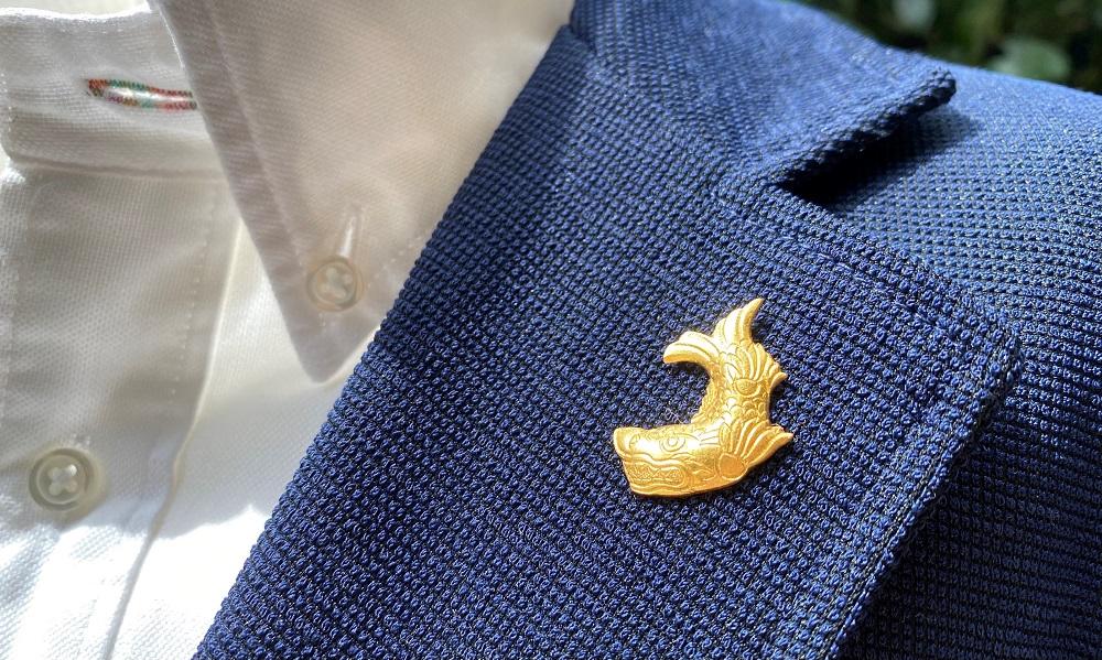 尾張名古屋は城でもつ “金のシャチホコ”【nanako】ピンズ