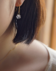 HARIO ピアス リトルミルククラウン［HAW-LM-002P］｜耐熱 ガラス アクセサリー ハリオ ランプワークファクトリー 職人 繊細 フォーマル カジュアル きれいめ おしゃれ 20代 30代