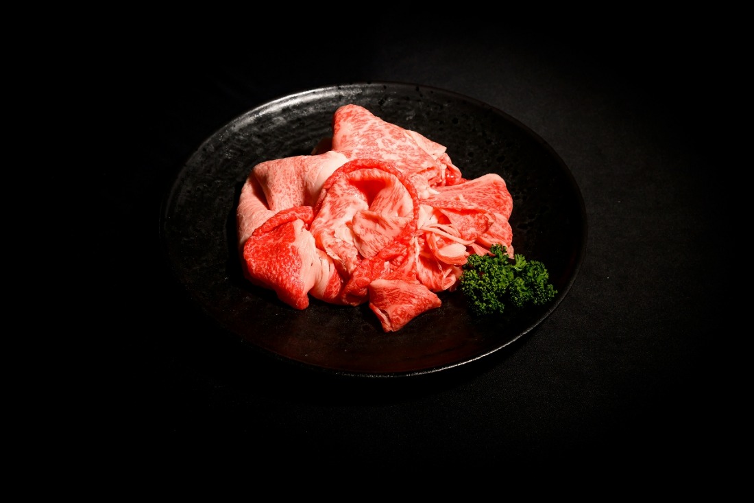 神戸牛切り落とし肉（800g） [肉 牛肉 神戸牛 最高級肉 神戸ビーフ 神戸肉 但馬牛　切り落とし 家庭用 お取り寄せ 加東市 兵庫県]