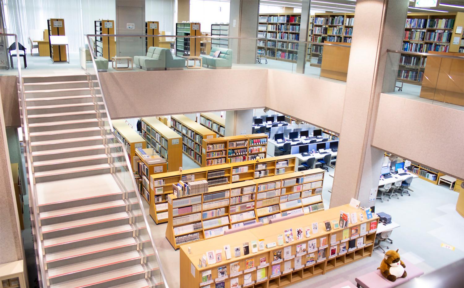 知の宝庫、そんな言葉がぴったりの図書館