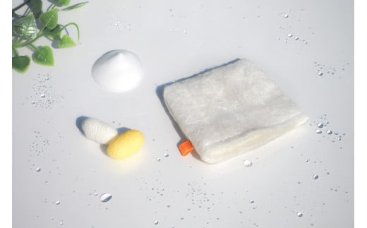 SaLa Silk 真綿洗 顔用パフ ~パッフル~ 絹商品 シルク 染織 洗顔 パフ 繭 細工 クラフト お蚕さん 製糸 ケア 用品 保湿 潤い 肌 美容 天然素材 手織り 敏感肌 ハンドメイド プレゼント ギフト クリスマスプレゼント 岩手県 北上市 さらのき工房 C0501