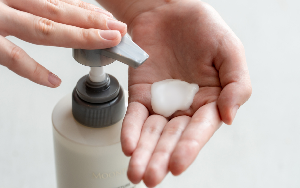 1529　ムーンパール　モイスチャー　ヘアケアセット ミキモトグループ 御木本製薬 老舗化粧品会社 ムーンパール 2点セット　シャンプー トリートメント 伊勢製造 伊勢志摩産真珠成分（保湿成分） 伊勢