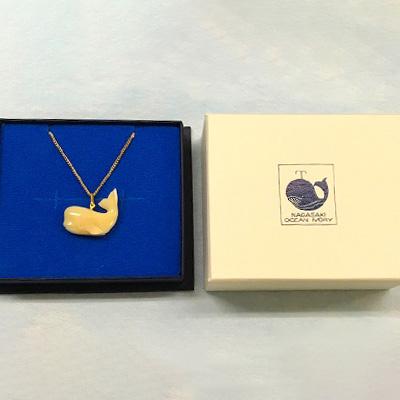 ふるさと納税 長崎市 くじら工芸品　(くじらペンダント) |  | 01