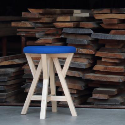 ふるさと納税 加茂市 オシャレな軽量スツール〈KIRI branch stool クリア×ブルー〉桐製家具