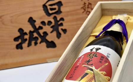 白米城純米大吟醸伊勢光1.8l　桐箱入【7-12】