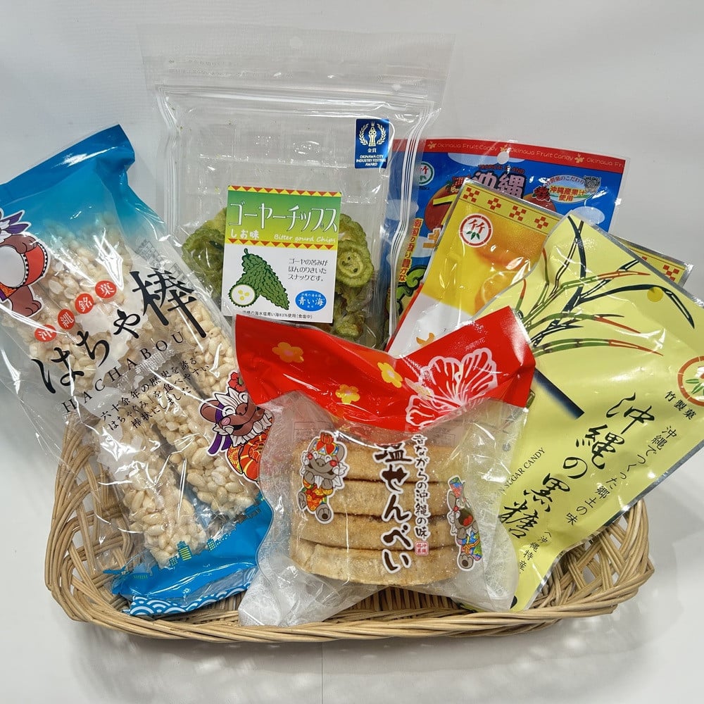 
            沖縄市のお菓子 たっぷり詰め合わせセット (ゴーヤチップス・はちゃ棒・塩せんべい・飴玉) お菓子 銘菓 詰め合わせ 沖縄市 / 沖縄市観光物産センター夢プラザおきなわ [BCBE004]
          