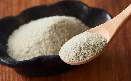 知床羅臼こんぶ塩 1個 昆布 羅臼昆布 らうすブランド ラウシップ 海洋深層水 昆布粉末 北海道 知床 羅臼町 世界自然遺産 うまみ だし 鍋 スープ 天ぷら 万能 生産者 支援 応援