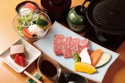 飛騨牛 焼肉霜降り肩ロース 300g [EN102] 霜降り