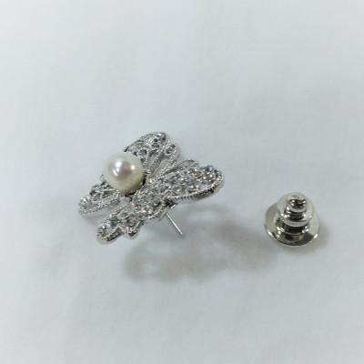 ふるさと納税 鳥羽市 伊勢志摩あこや本真珠ブローチピン(蝶々) 10-64 |  | 01