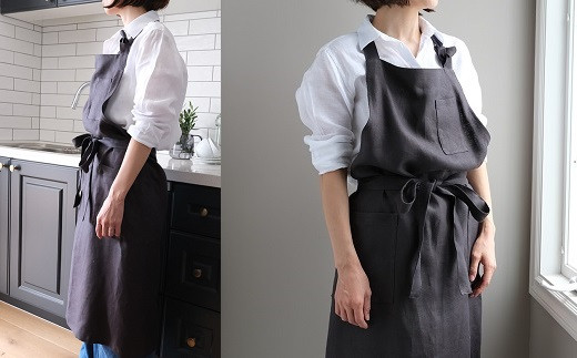 黒い宝石というカラー名「Anthracite」は、落ち着いたダークグレー色。