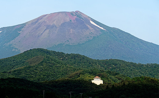岩手山を背に自然豊かな所にあります