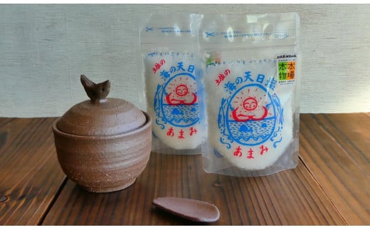 塩壷 塩さじ セット シロチドリ 天日塩 あまみ 108g  2袋付き シロチドリの塩壺 塩入れ ソルトポット 塩つぼ しお壺 しおつぼ しおさじ 陶器 キッチン雑貨 調味料入れ 卓上 小物入れ 食卓 インテリア 手仕事 手作り 工芸品 かわいい おしゃれ ご家庭用 ギフト 贈答品 プレゼント ご当地 特産品 高知 土佐 ふるさと納税 塩セット 天日塩ギフト 母の日 父の日 ギフト プレゼント[1653]