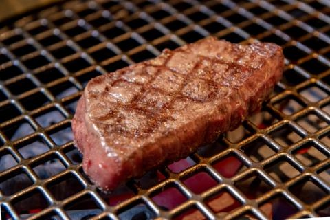 【近江牛 モモ・バラ 焼肉用セット(1kg)】肉 牛肉 ブランド牛 三大和牛 和牛 黒毛和牛 国産 バーベキュー 贈り物 ギフト プレゼント 冷凍 滋賀県 竜王