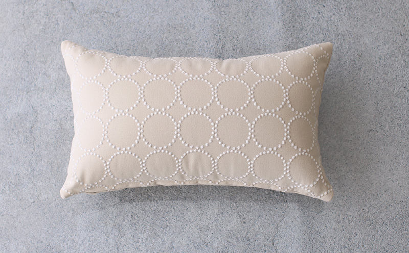 ミニクッション 長方形 タンバリン生地 エクリュ 約42×26cm ミナペルホネン 秋山木工 秋山木工株式会社 国産 静岡県 藤枝市