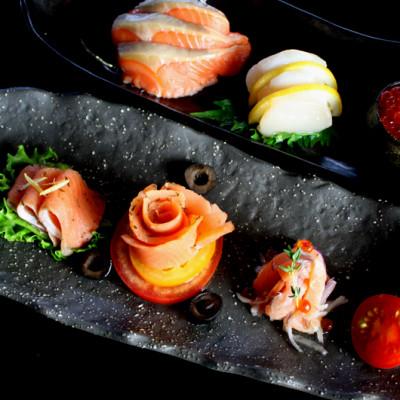 ふるさと納税 斜里町 北海道 知床産 サーモンスライス(香草〆) 70g×4パック　化学調味料不使用 |  | 01