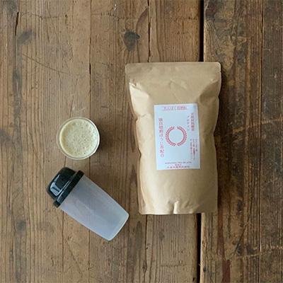 ふるさと納税 甲賀市 滋賀県産【お茶屋がつくる ほうじ茶プロテイン】　900g　約1ヵ月分+シェイカー1個