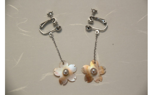 真珠 アクセサリー イヤリング パール 貝 貝殻 三重県 伊勢志摩 志摩 志摩市 プレゼント ギフト 誕生日 貝細工 真珠貝 レディース 着物 和装 ロジウム アコヤ真珠 マベ貝 マベ / 貝と真珠　イヤリング【桜】マベ