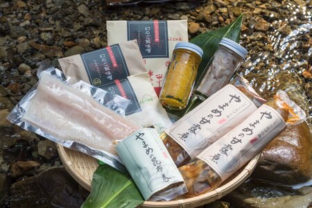 ＜黄金イクラと美味高級品セット＞(6種)黄金イクラやヤマメなどを詰め合せ！【B-0205-sk】【有限会社しゃくなげの森】