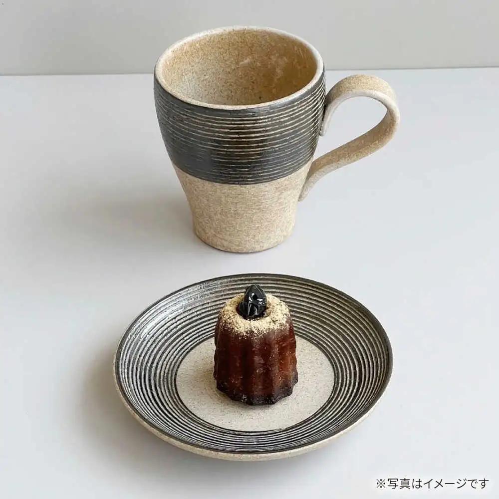 【瀬戸焼】こま筋彫マグ（黒）【株式会社カネ三商店】 / コップ マグカップ 食器 / 瀬戸市[BBDD007]