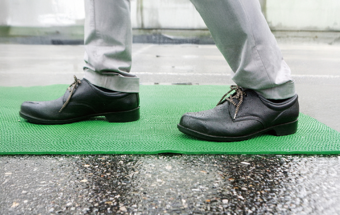 No.286-01 安全歩行マット　900mm×2M　ブラック