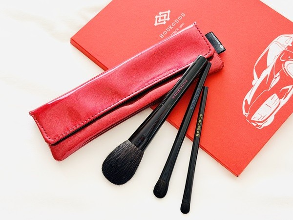 
                  熊野化粧筆 律フルセット＆ケース（The Hiroshima限定パッケージ） 熊野筆ほうこどう【メイクブラシ 化粧筆 チークブラシ  アイシャドーブラシ 熊野筆 伝統工芸 職人技 高級筆 セット ケース ギフト 贈り物】27-214
                