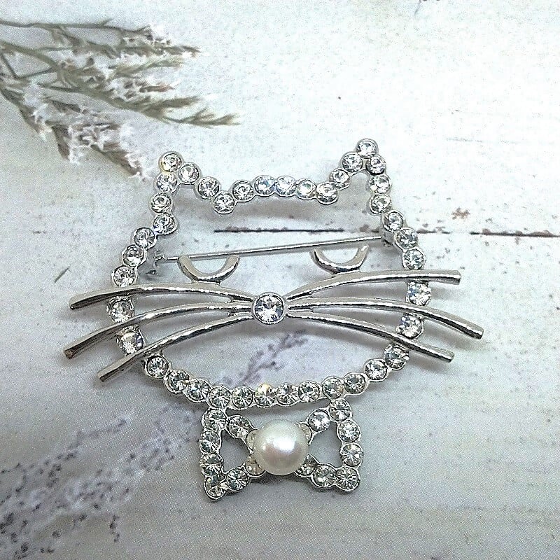 
            1970 ブローチ・大きなネコ（淡水本真珠・ボタン）R　ブローチ 真珠のブローチ 猫 ネコのブローチ 淡水真珠 大きなブローチ 贈り物 かわいいアクセサリー ネコのアクセサリー カジュアルアクセサリー キラキラキャット
          