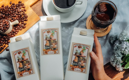 【定期便】 ＜４本×１２ヶ月＞ 贅沢リキッドコーヒー 無糖 定期便（１年） ４８本 ～ カフェ・アダチ 自家焙煎 珈琲 コーヒー アイスコーヒー ドリンク 飲料 カフェアダチ